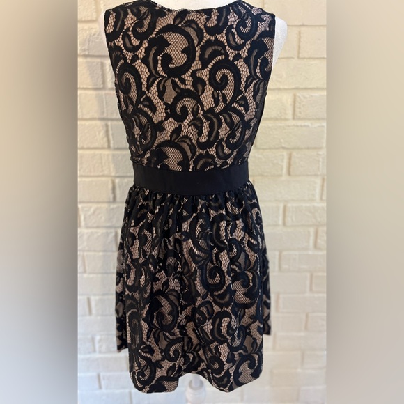 EUC VENUS black lace overlay dress with front zipper. Size 6. - Picture 8 of 8